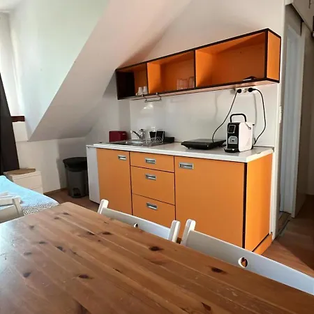 Albergue Simpl Art, Centre, Renovated In 2026 Liubliana